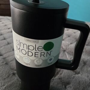 Simple Modern Black Insulated Water Bottle